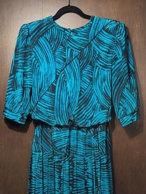 Vintage Perceptions Long Sleeve Patterned Midi Dress